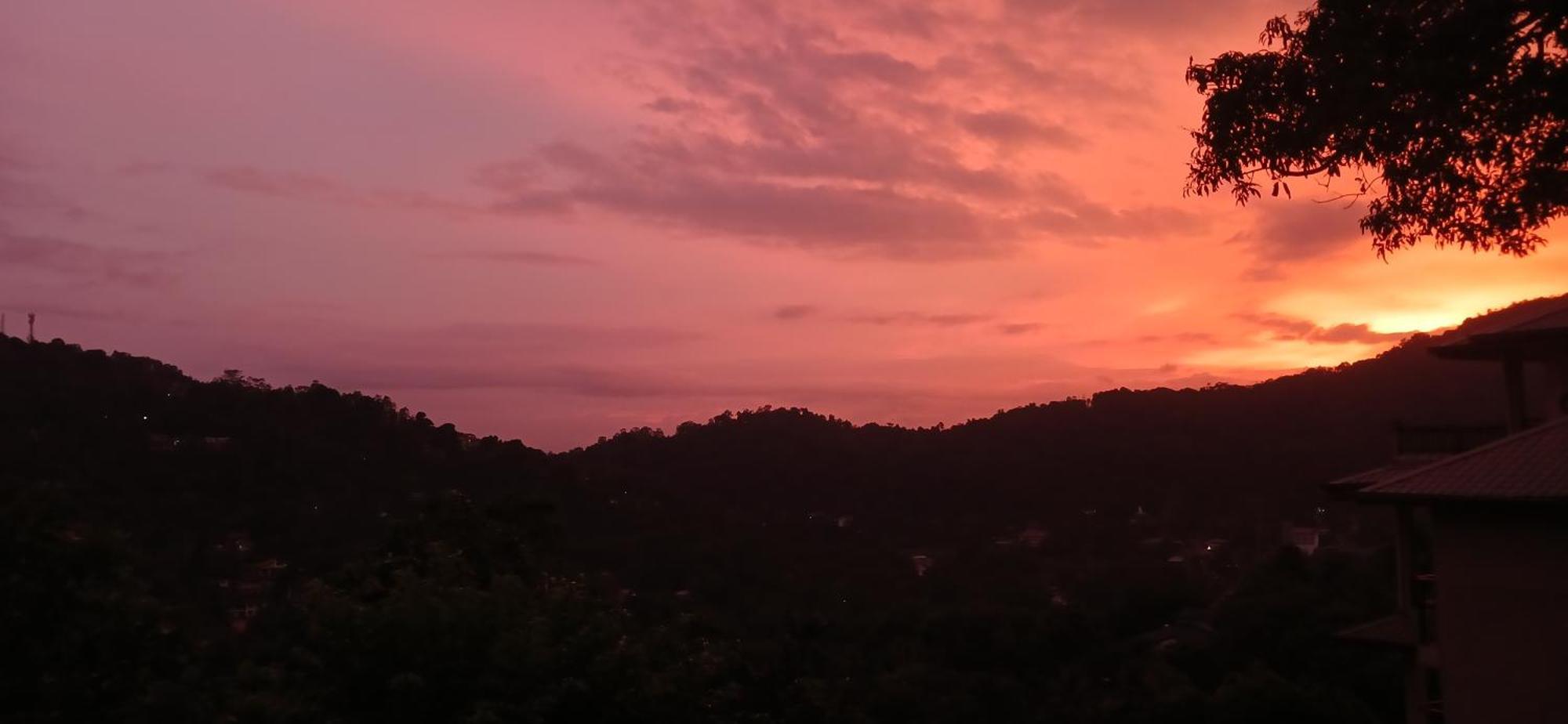 Knight'S Heaven Apartment Kandy Bagian luar foto