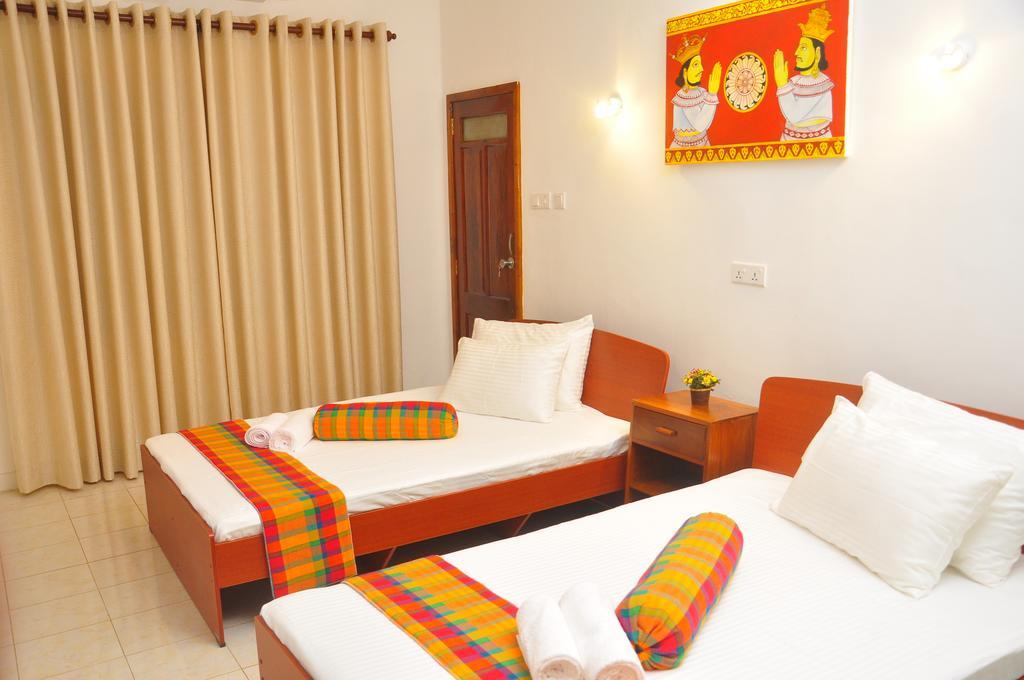 Knight'S Heaven Apartment Kandy Bagian luar foto
