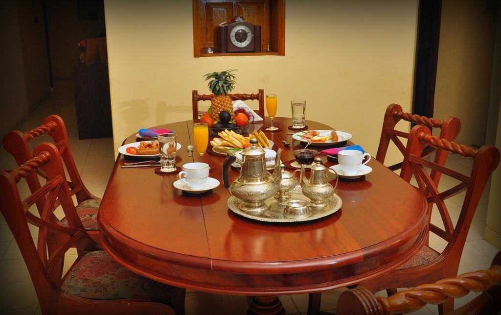 Knight'S Heaven Apartment Kandy Bagian luar foto