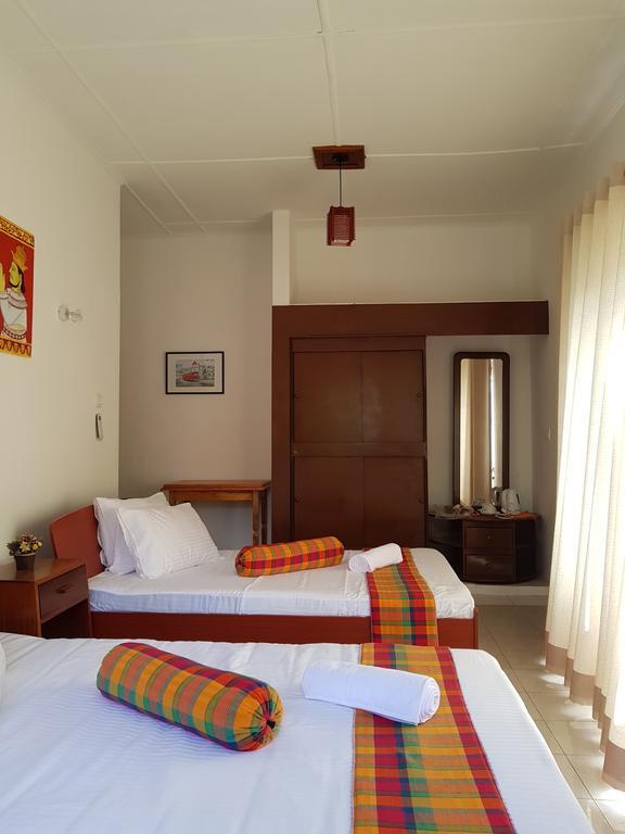 Knight'S Heaven Apartment Kandy Bagian luar foto