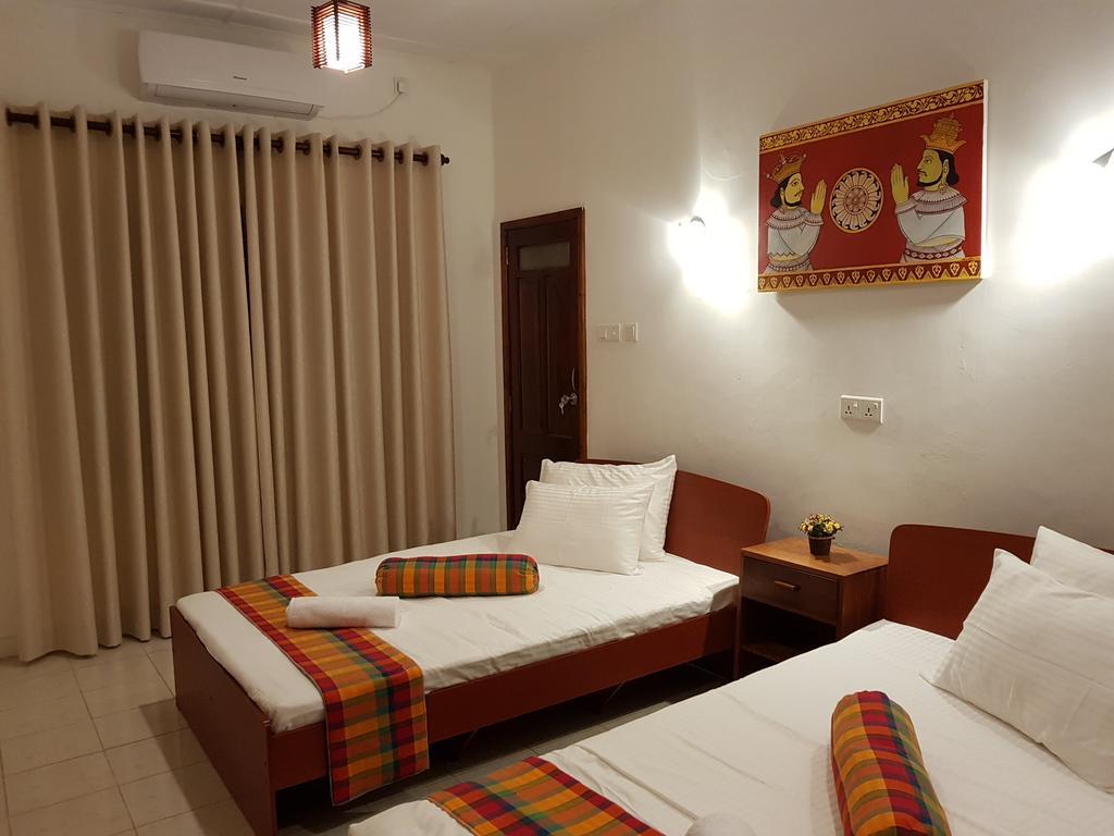 Knight'S Heaven Apartment Kandy Bagian luar foto